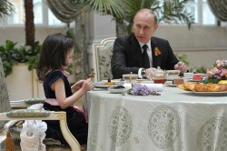 Putin με παιδί: Δεν θα σε φάω αν έχει κι άλλα σαν κι εσένα στο σπίτι