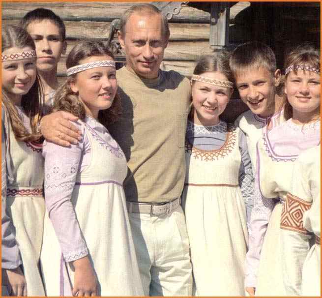 Όλα τα τέκνα μου, ΙΙΙ: Ο Putin με νεαρές ρώσικες μήτρες, έτοιμες για χρήση.